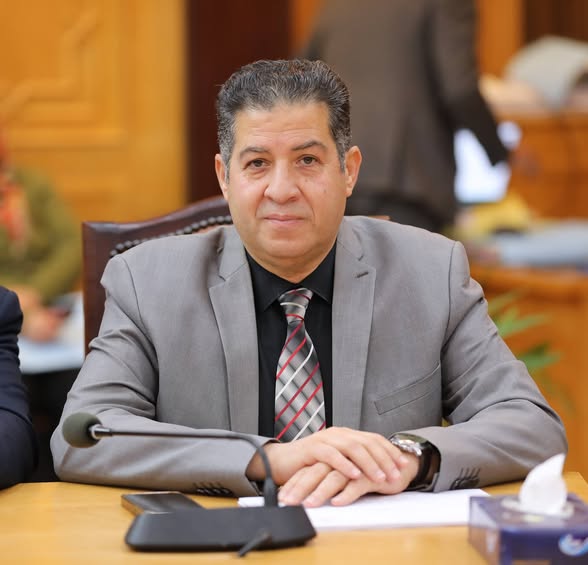 الدكتور مصطفى عبد الغني